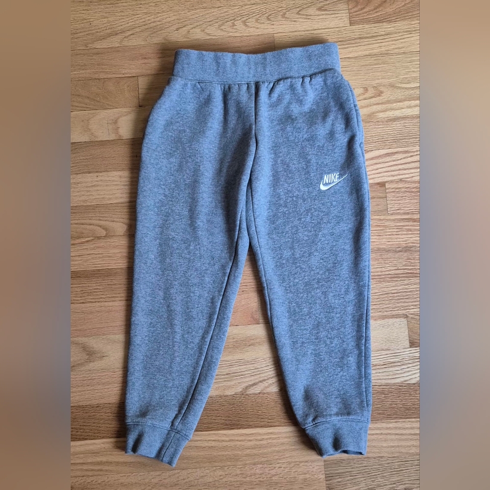Nike Kids XS Heather Gray Sportswear Club Fleece Joggers EUC